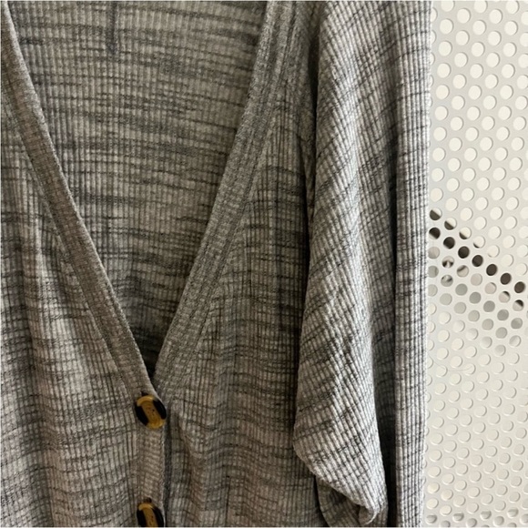 Free People We The Free Three Button Cardigan Size Small Oversized Fit in Grey - Picture 9 of 9